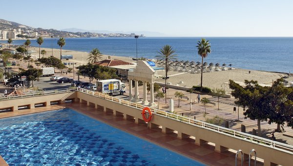 Hôtel Ilunion, Fuengirola, piscine et vue à la mer