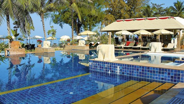 Baan Khaolak Resort, Khao Lak, piscine avec palmiers et lounge